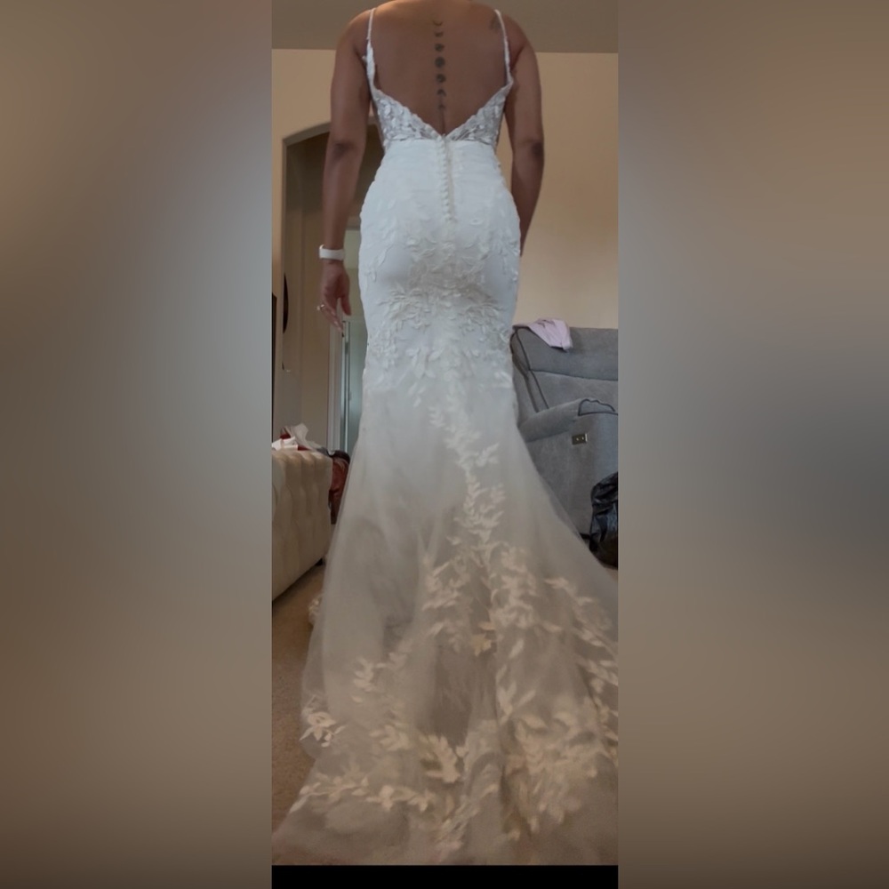 Stella York Elegant White Lace Floral Wedding Dress - Picture 11 of 16
